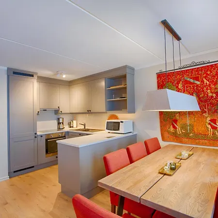 3-Bedroom Apartment Central & Wheelchair Access בית נופש